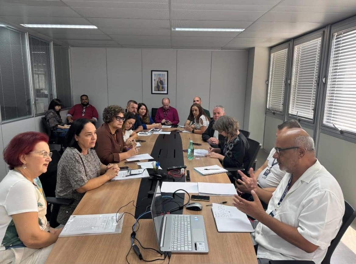 Prefeita discute regularização fundiária