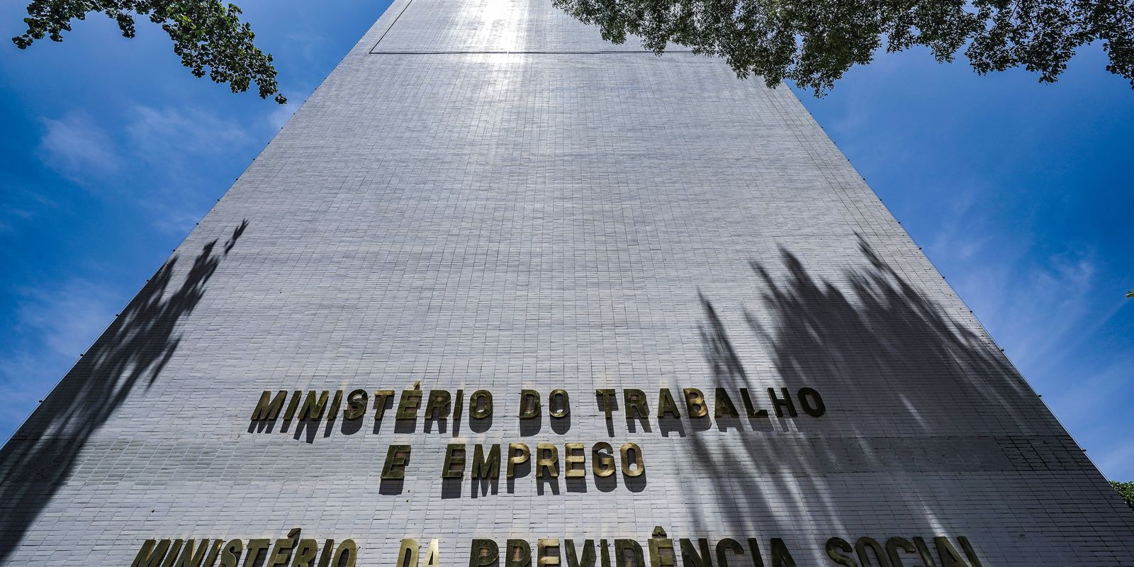 Governo resolve avaliar se adia ou não norma que exige medidas de saúde mental no trabalho